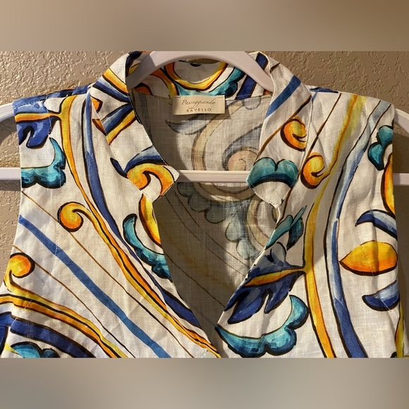 Vibrant Blue and Yellow Patterned Sleeveless Button Down Shirt - Picture 2 of 6